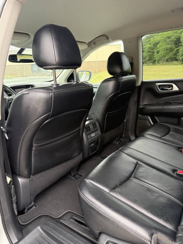 2019 Nissan Pathfinder SL