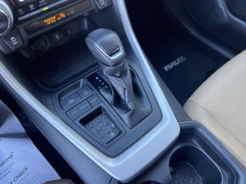 2020 Toyota RAV4 XLE Premium