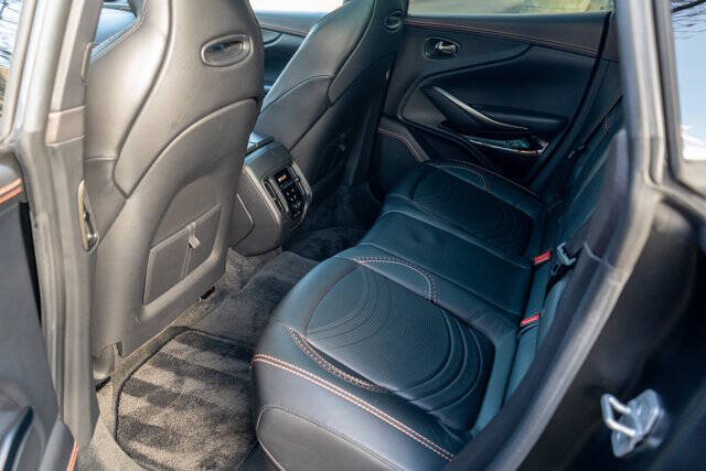 2022 Aston Martin DBX