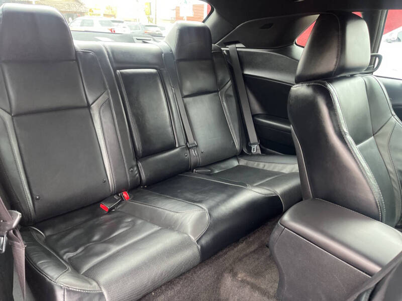 2015 Dodge Challenger SXT Plus