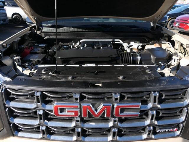 2024 GMC Canyon AT4