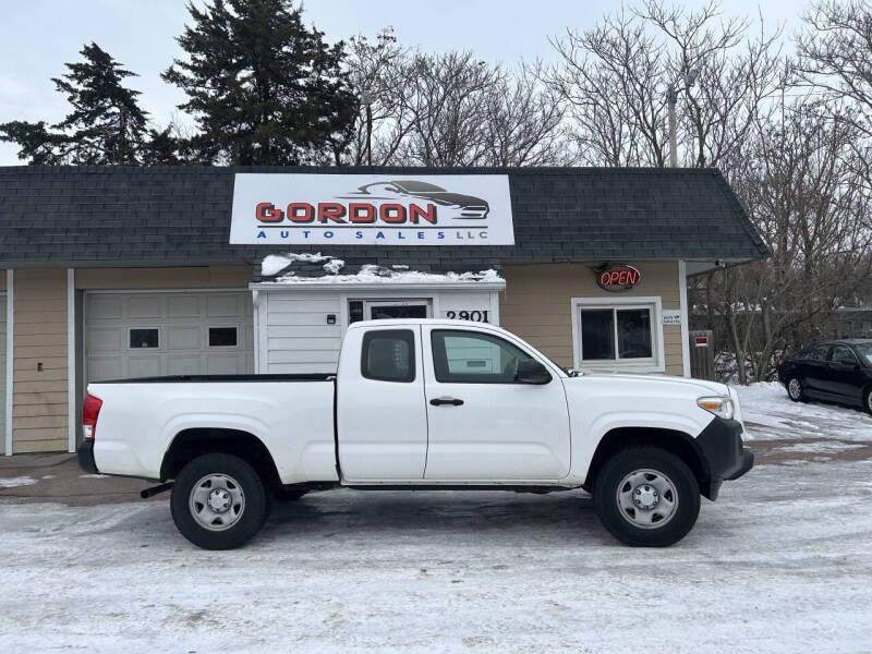 2017 Toyota Tacoma SR's photo