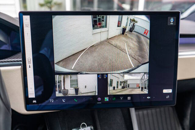 2022 Tesla Model X 28