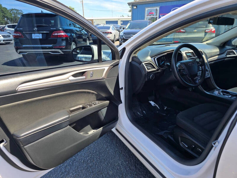 2017 Ford Fusion SE