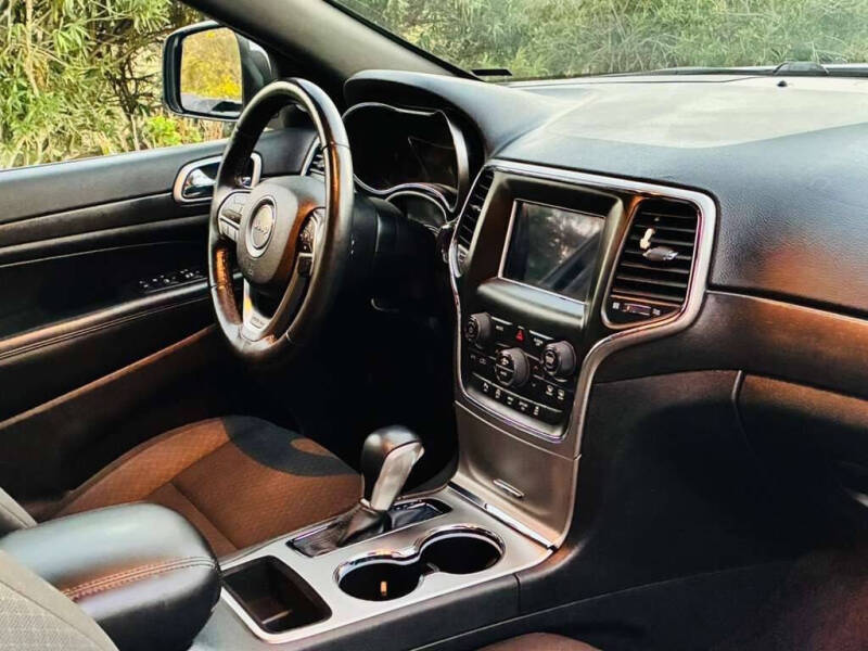 2018 Jeep Grand Cherokee Laredo E