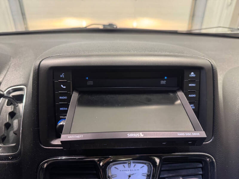 2015 Chrysler Town and Country Touring-L