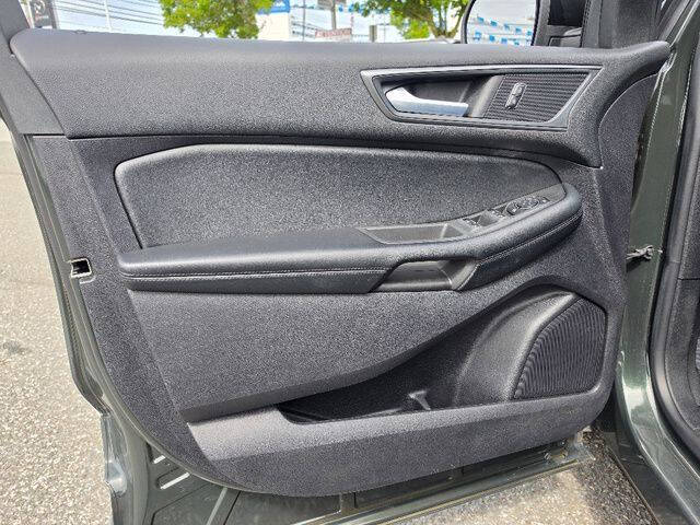 2022 Ford Edge SE