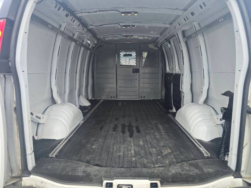 2022 Chevrolet Express 2500