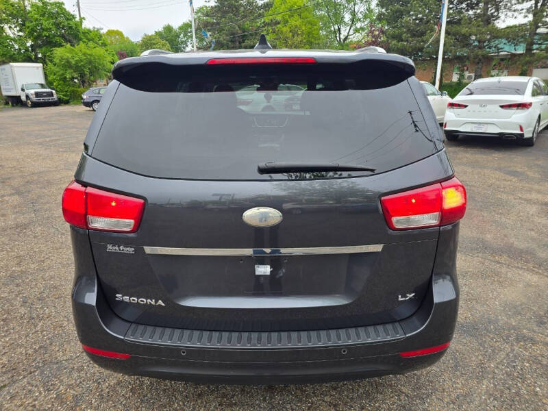 2017 Kia Sedona LX
