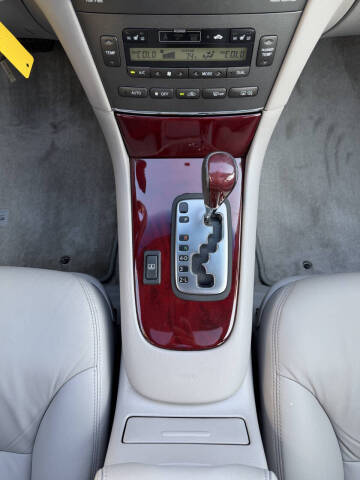2004 Lexus ES 330