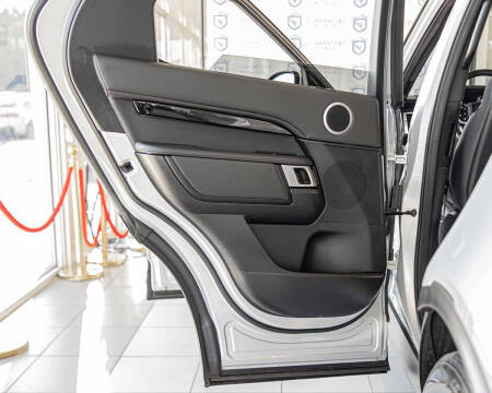 2020 Land Rover Discovery SE