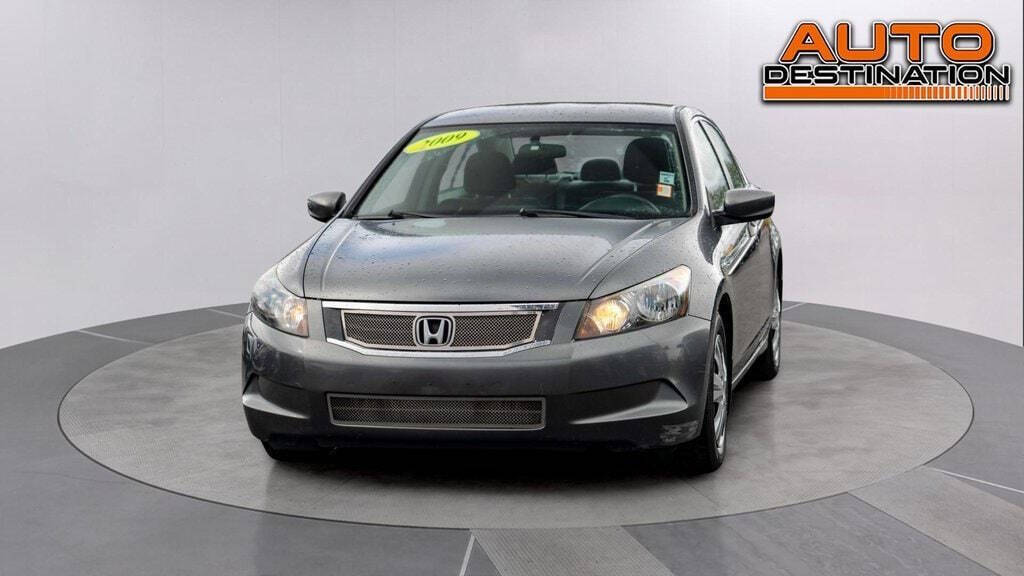 2009 Honda Accord for sale at Auto Destination in Puyallup, WA