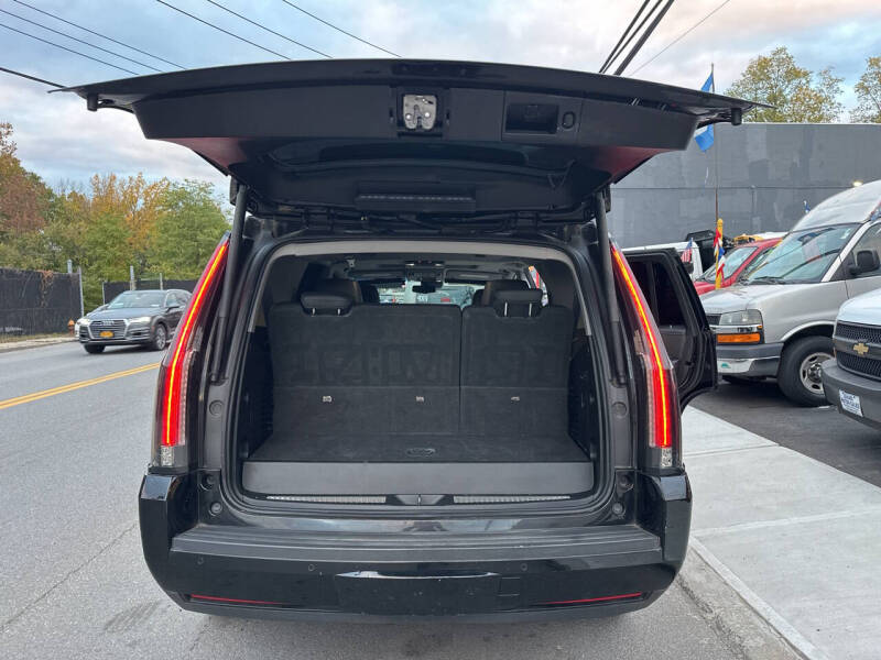 2017 Cadillac Escalade Luxury