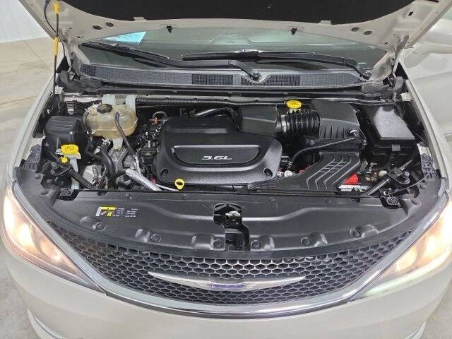 2017 Chrysler Pacifica Touring-L Plus