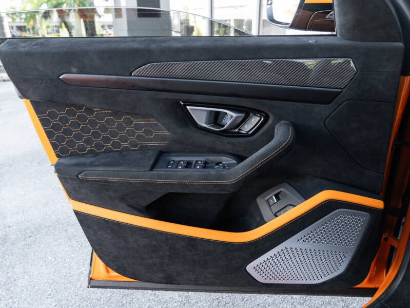 2023 Lamborghini Urus Performante