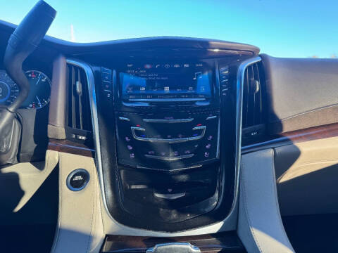 2017 Cadillac Escalade Luxury