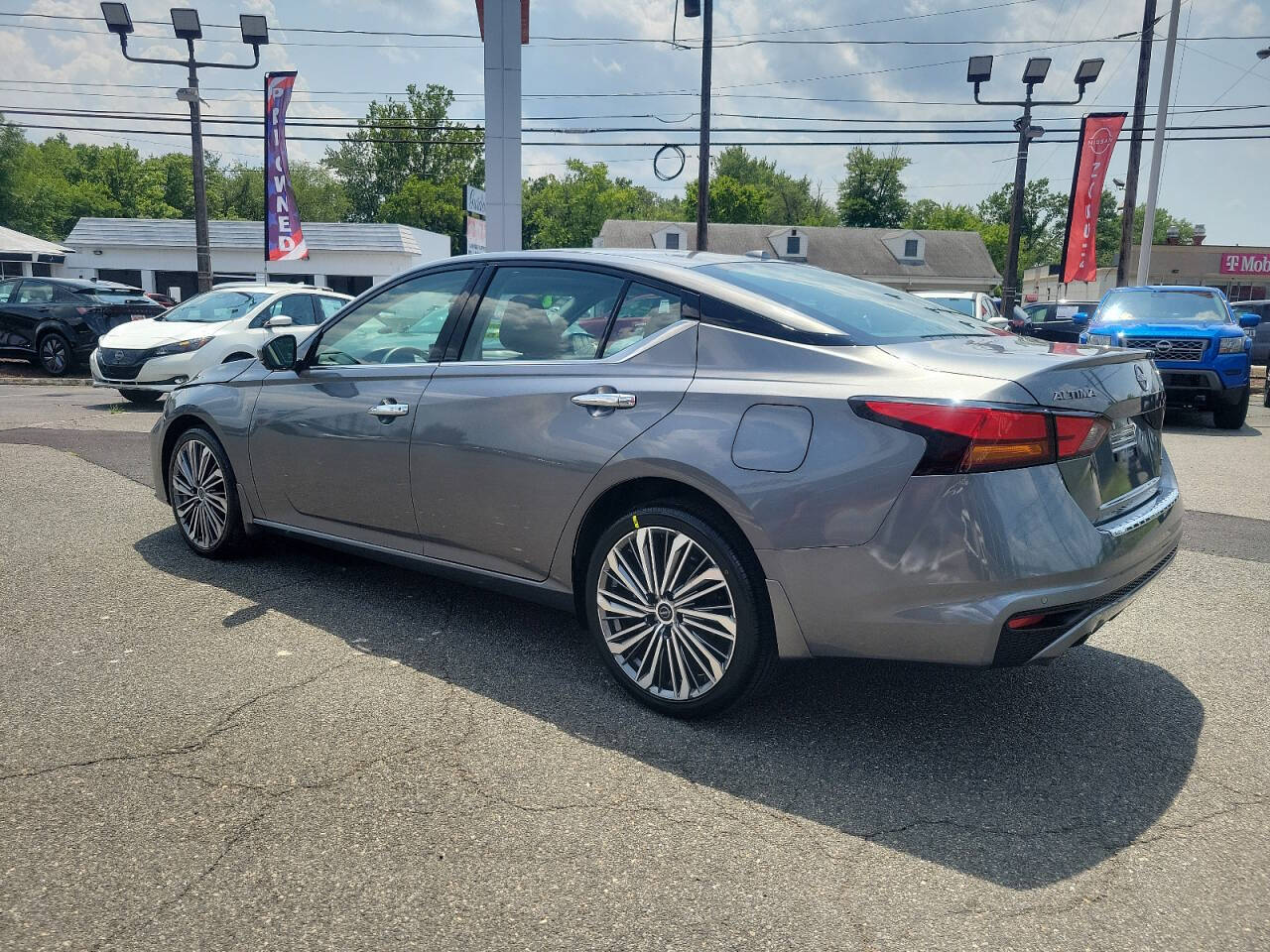 2023 Nissan Altima for sale at HILLTOP NISSAN in East Hanover, NJ