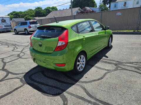 2012 Hyundai Accent SE