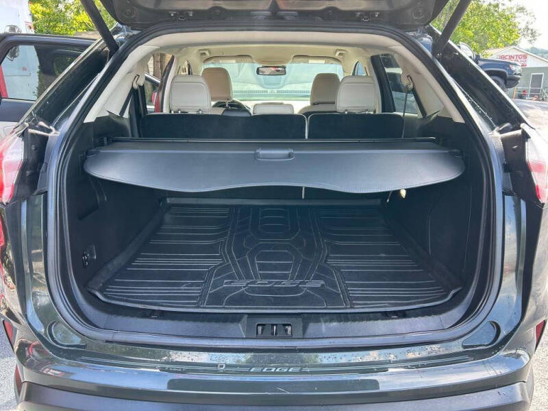 2023 Ford Edge Titanium