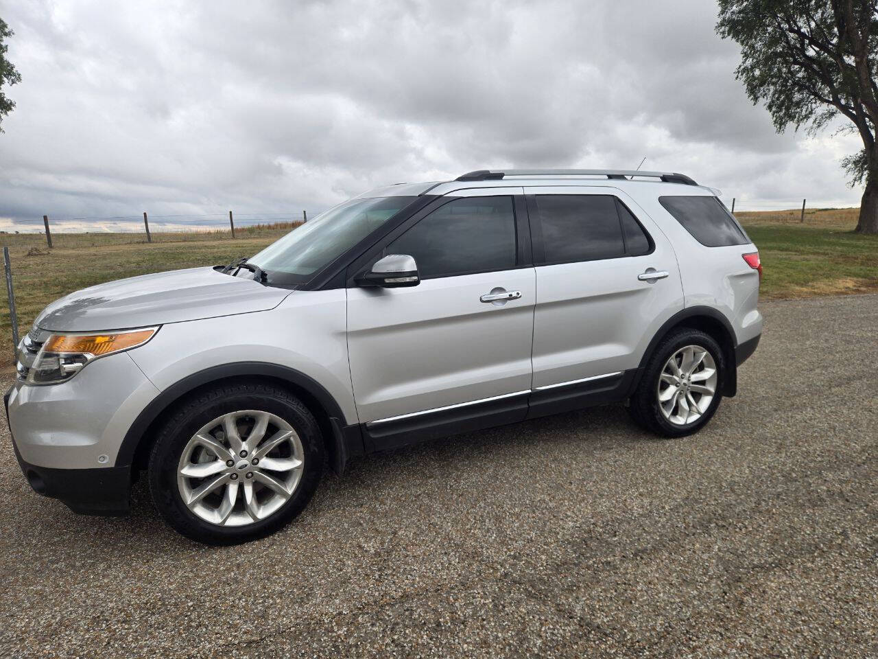 Silver 2014 Ford Explorer Limited AWD Limited 4dr SUV 1