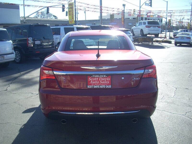 2013 Chrysler 200 Limited