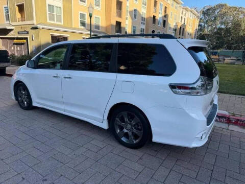 2015 Toyota Sienna SE Premium 8-Passenger