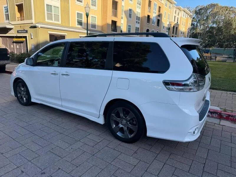 2015 Toyota Sienna SE Premium 8-Passenger