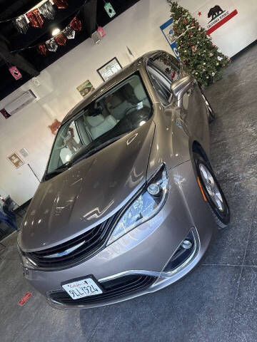 2018 Chrysler Pacifica Hybrid Touring Plus