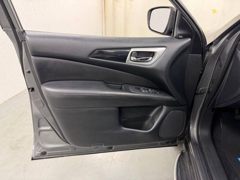 2020 Nissan Pathfinder SV