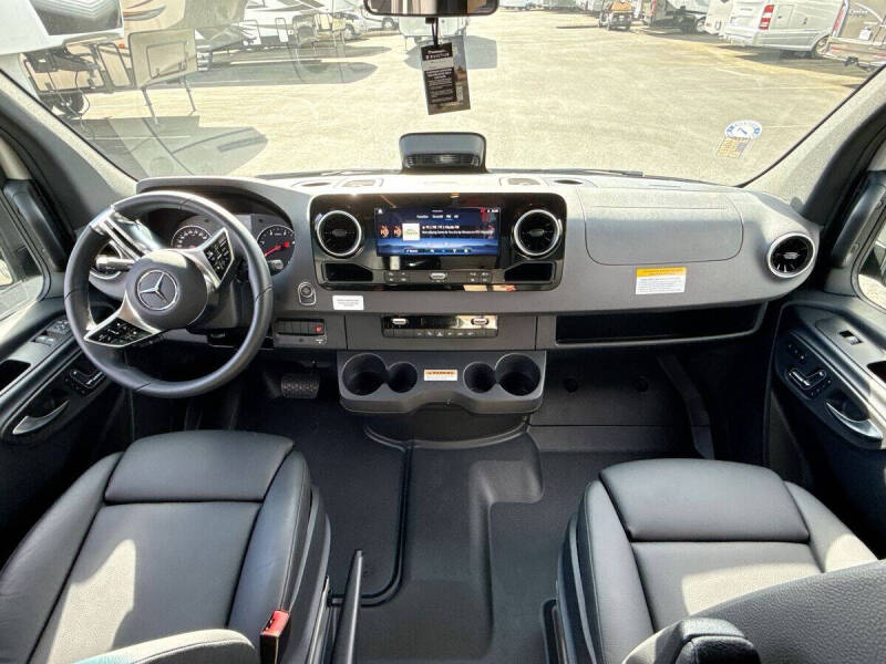 2025 Mercedes-Benz Sprinter