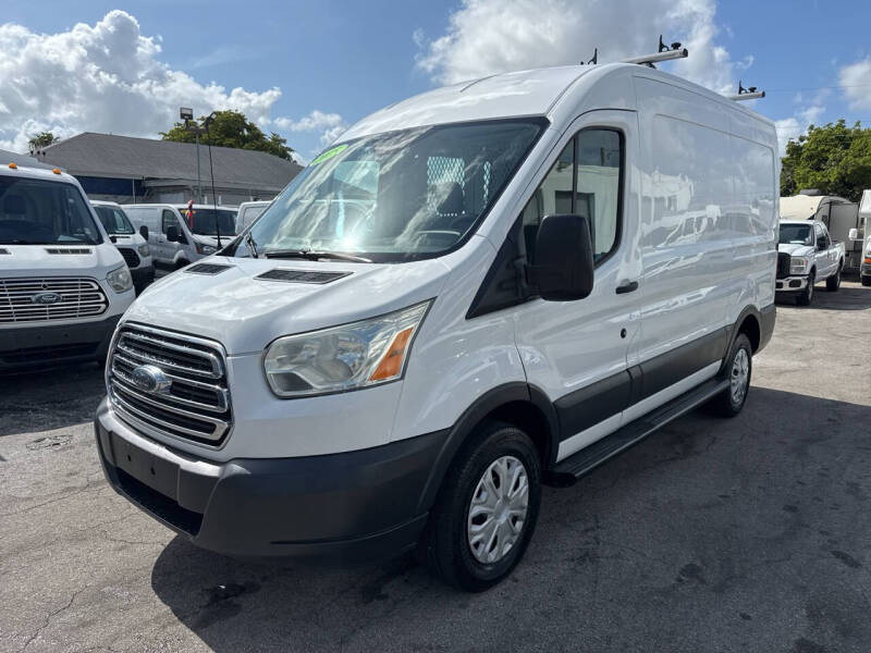 2015 Ford Transit Base's photo
