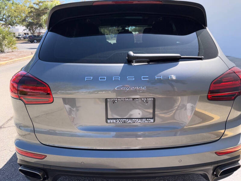 2017 Porsche Cayenne Platinum Edition