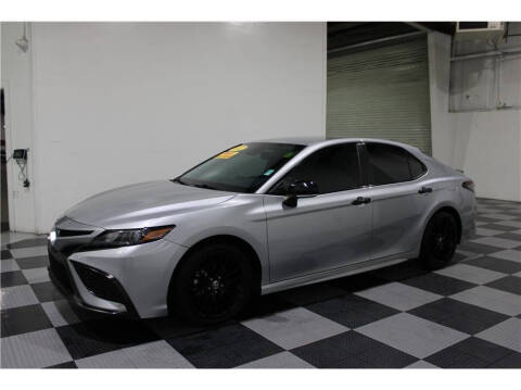 2022 Toyota Camry Hybrid SE Nightshade