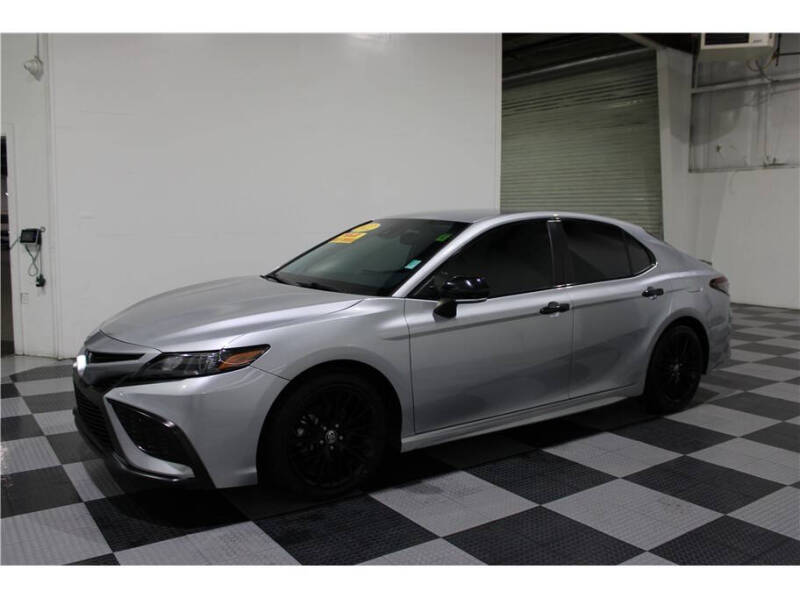 2022 Toyota Camry Hybrid SE Nightshade