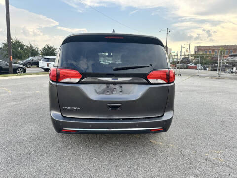 2018 Chrysler Pacifica Touring L