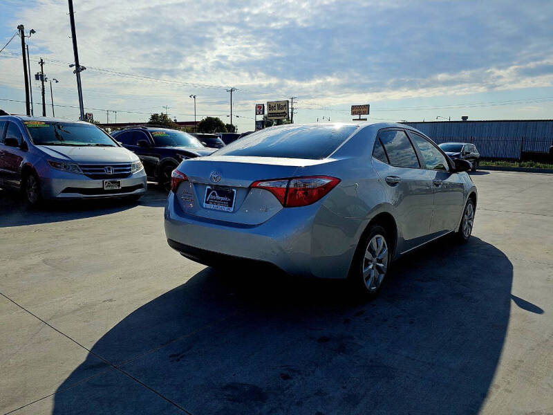 2015 Toyota Corolla LE photo 4