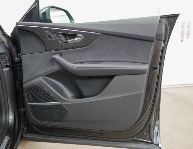 2023 Audi SQ8 4.0T quattro Premium Plus