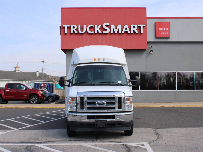 2024 Ford E-450