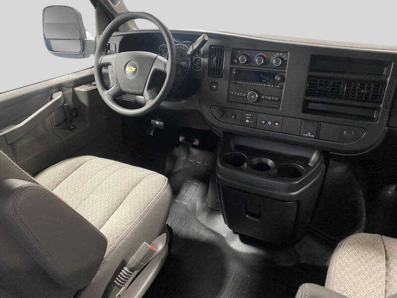 2025 Chevrolet Express 3500