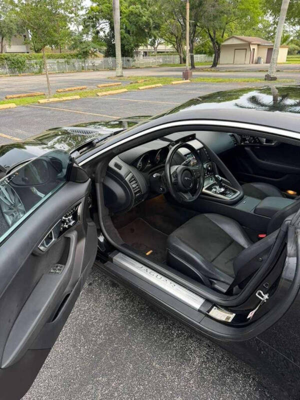 2017 Jaguar F-TYPE Premium