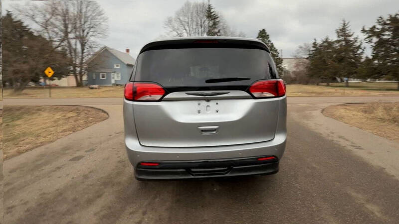 2019 Chrysler Pacifica Touring Plus photo 5