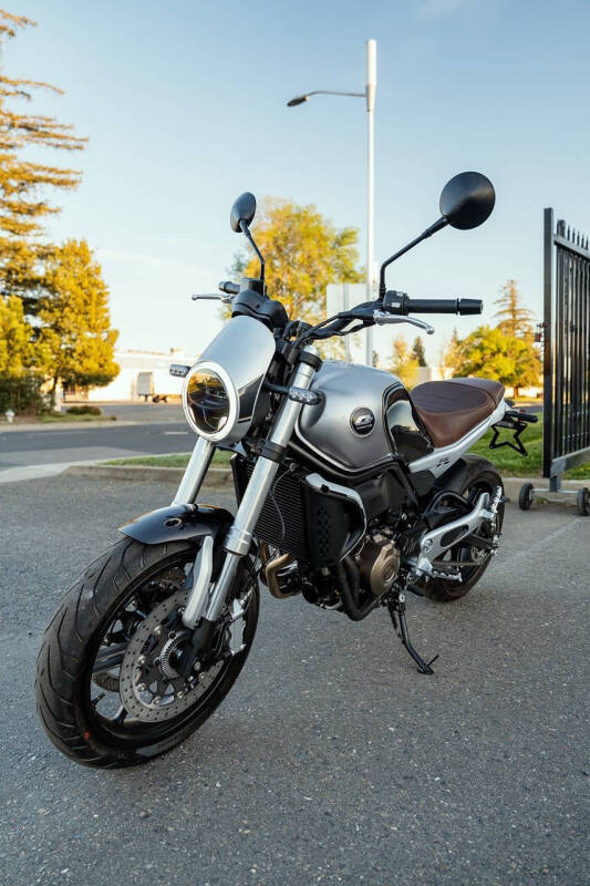 2023 QJMotor SRV550