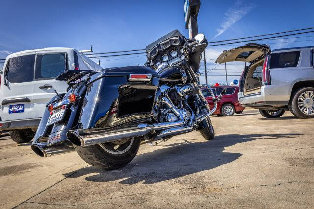 2011 Harley-Davidson FLHXI