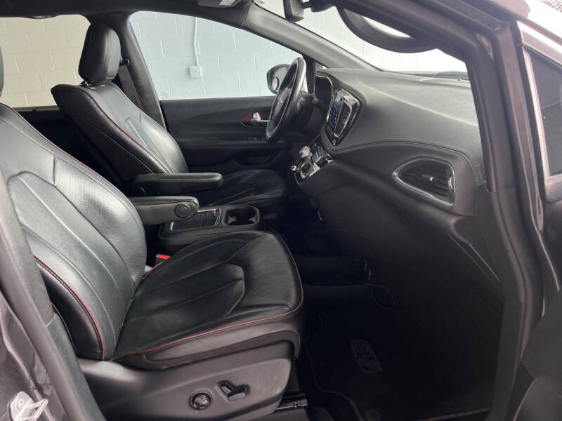 2020 Chrysler Pacifica Limited 35th Anniversary