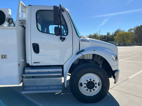 2011 Freightliner M2 106