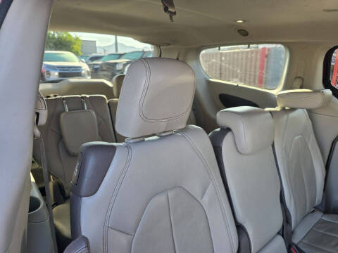 2017 Chrysler Pacifica Touring-L