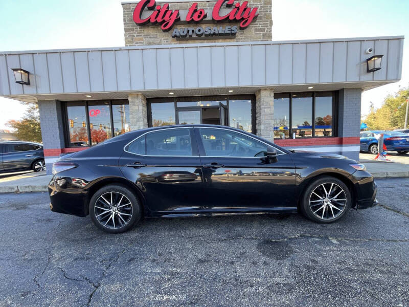 2021 Toyota Camry SE's photo