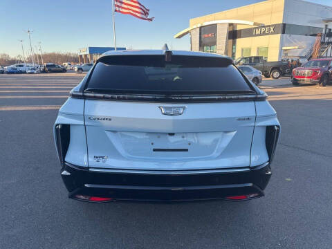 2024 Cadillac LYRIQ Luxury 1