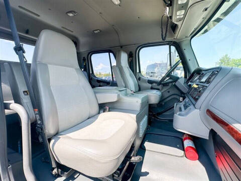 2006 Freightliner M2 106