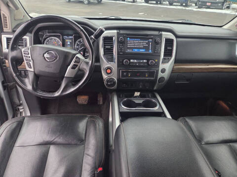 2017 Nissan Titan SV